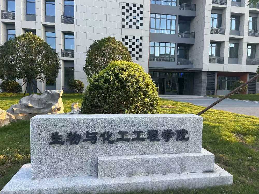 锡林郭勒盟扬州职业大学体育场高杆灯项目